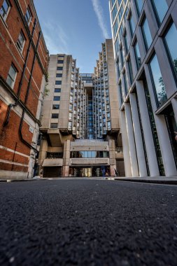 Londra, İngiltere - 10 Temmuz 2023, Londra 'daki St. Giles Oteli' nin önündeki Sabah Sahnesi.