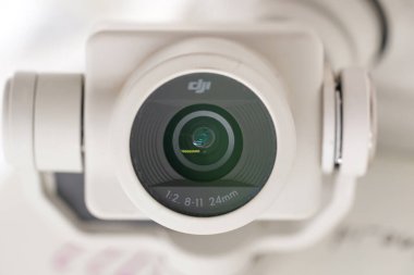 Bangkok, Tayland - 26 Mar 2022, Fantom 4 'ün kamera lensi sansür mikro 3 ve 24 mm. Artık üretilmiyor. DJI teknolojisindeki son gelişmeler için. Bangkok, Tayland.