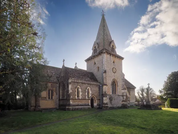 Kutsal Üçlü Kilisesi, 12. yüzyıldan kalma, Ardington, Oxfordshire, İngiltere