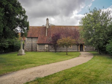 1850 'lerin ortalarında inşa edilen ve İngiliz mimar George Edmund Street, Berkshire, İngiltere' de tasarlanan Büyük St. James Kilisesi.