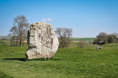 Avebury, Wiltshire, İngiltere 'deki Neolitik taş ve Henge.