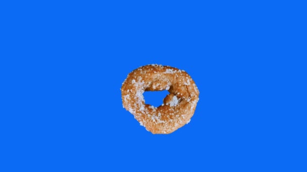 Ντόνατ Επιπλέουν Διαχωρίζονται Από Μπλε Φόντο — Αρχείο Βίντεο