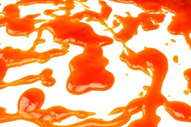 Arka planda izole edilmiş portakal sosu sıçraması. Üst görünüm. 