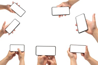 Beyaz arka planda elle izole edilmiş akıllı telefon. Beyaz perde. Boşluğu kopyala.