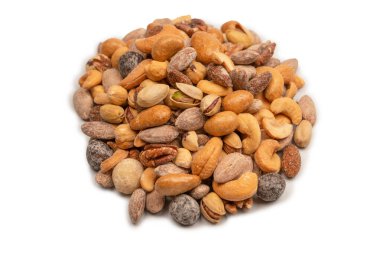 Lezzetli tuzlu fındık karışımı. Bir grup badem, fıstık, ceviz, macadamia, kaju..