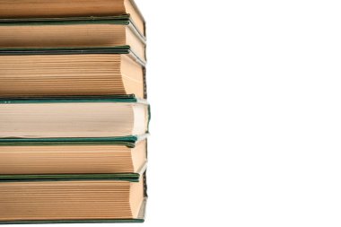 Beyaz bir arka plan üzerinde izole eski kitaplar. 