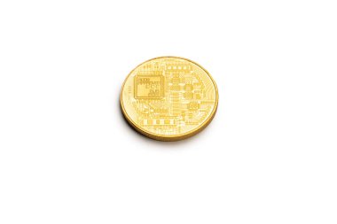 Beyaz arka planda izole edilmiş bir bitcoin. Üst görünüm. 
