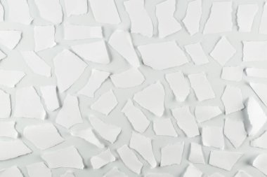 Boş beyaz kağıt parçaları izole edilmiş. Metin veya tasarım için boşluk. 