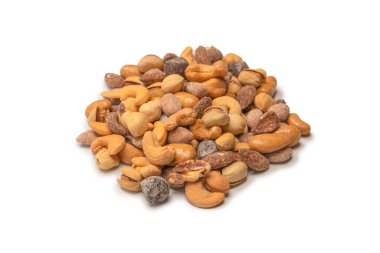 Lezzetli tuzlu fındık karışımı. Bir grup badem, fıstık, ceviz, macadamia, kaju..