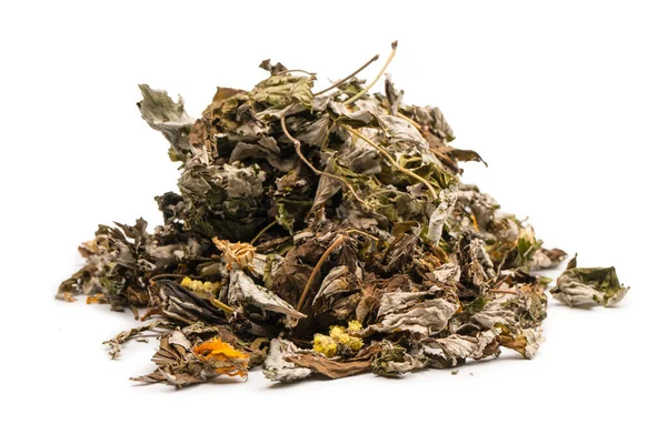 Trockene Teeblätter Und Trockene Früchte Isoliert Auf Weißem Hintergrund — Stockfoto