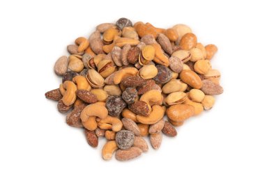 Lezzetli tuzlu fındık karışımı. Bir grup badem, fıstık, ceviz, macadamia, kaju..