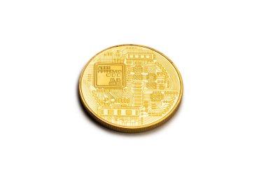 Beyaz arka planda izole edilmiş bir bitcoin. Üst görünüm. 