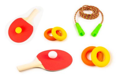 Turuncu arka planda pinpon. Üst görünüm. 