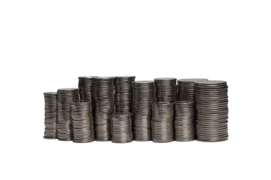 Beyaz arka planda izole edilmiş bozuk para yığını. Bankacılık ve para. 