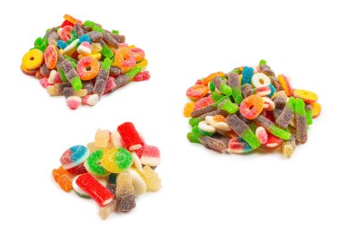 Çeşit çeşit şekerleme. Üst Manzara. Jöleli şekerler. Beyazda izole edilmiş.