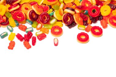 Renkli sakızlı şekerler. Üst Manzara. Jöleli çörekler. Jelibon. Beyaz bir arkaplanda izole edilmiş. 