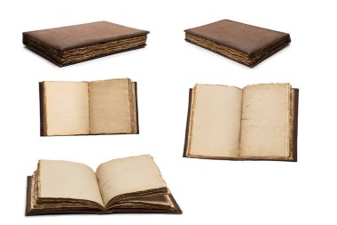 Beyaz bir arkaplanda izole edilmiş boş eski bir defter. Boşluğu kopyala.  