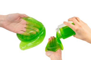 Beyaz arka planda yeşil sümüklü oyuncak..