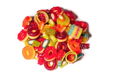 Renkli sakızlı şekerler. Üst Manzara. Jöleli çörekler. Jelibon. Beyaz bir arkaplanda izole edilmiş. 