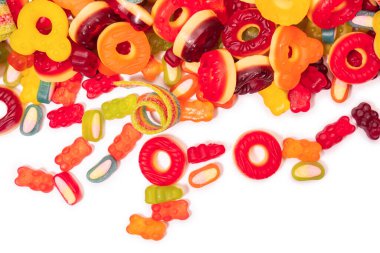 Renkli sakızlı şekerler. Üst Manzara. Jöleli çörekler. Jelibon. Beyaz bir arkaplanda izole edilmiş. 