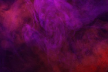 Siyah arka planda yeşil buhar. Boşluğu kopyala.