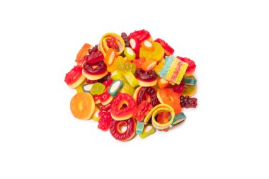 Renkli sakızlı şekerler. Üst Manzara. Jöleli çörekler. Jelibon. Beyaz bir arkaplanda izole edilmiş. 