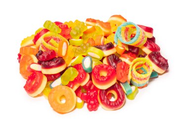 Renkli sakızlı şekerler. Üst Manzara. Jöleli çörekler. Jelibon. Beyaz bir arkaplanda izole edilmiş. 