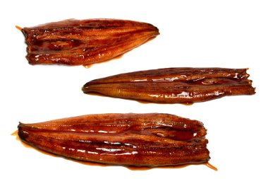 Izgara yılan balığı beyaz arkaplanda izole edildi. 