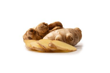 Zencefil Kökü Beyaz Arkaplanda İzole Edildi.