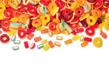 Renkli sakızlı şekerler. Üst Manzara. Jöleli çörekler. Jelibon. Beyaz bir arkaplanda izole edilmiş. 