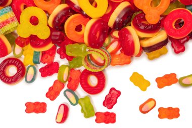 Renkli sakızlı şekerler. Üst Manzara. Jöleli çörekler. Jelibon. Beyaz bir arkaplanda izole edilmiş. 