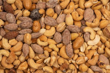 Lezzetli tuzlu fındık karışımı. Bir grup badem, fıstık, ceviz, macadamia, kaju..