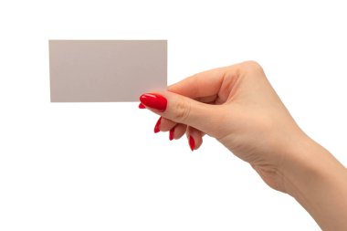 Beyaz arka planda kırmızı tırnaklı boş bir kart. Boşluğu kopyala. 