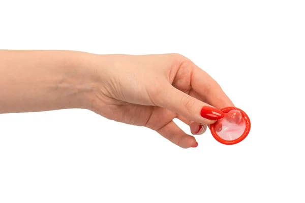 Красный Презерватив Руке Женщины Красными Ногтями Изолированы Белом Фоне — стоковое фото