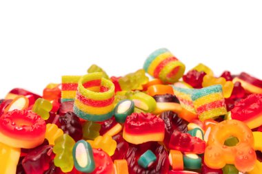 Renkli sakızlı şekerler. Üst Manzara. Jöleli çörekler. Jelibon. Beyaz bir arkaplanda izole edilmiş. 