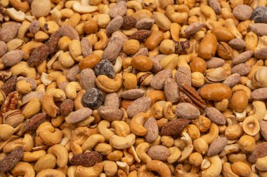 Lezzetli tuzlu fındık karışımı. Bir grup badem, fıstık, ceviz, macadamia, kaju..