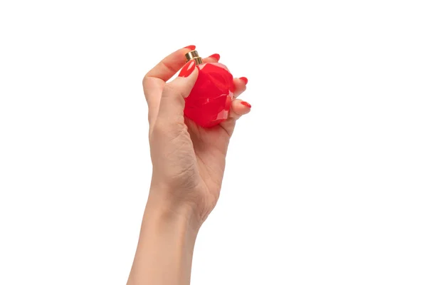 Beyaz Arka Planda Kırmızı Tırnaklı Bir Kadın Elinde Kırmızı Parfüm — Stok fotoğraf