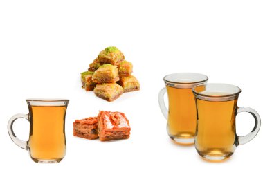 Beyaz zemin üzerinde Türk çayı bulunan Türk tatlı baklavası.