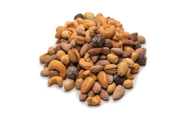 Lezzetli tuzlu fındık karışımı. Bir grup badem, fıstık, ceviz, macadamia, kaju..