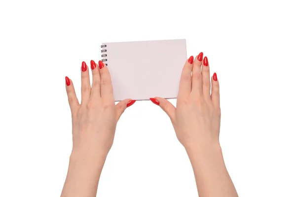 Zápisník Prázdným Bílým Papírem Ženských Rukou Červenými Nehty Kopírovat Prostor — Stock fotografie