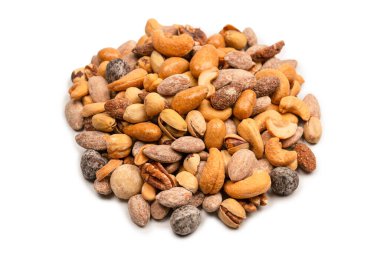 Lezzetli tuzlu fındık karışımı. Bir grup badem, fıstık, ceviz, macadamia, kaju..