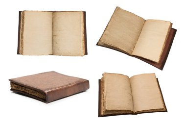 Beyaz bir arkaplanda izole edilmiş boş eski bir defter. Boşluğu kopyala.  