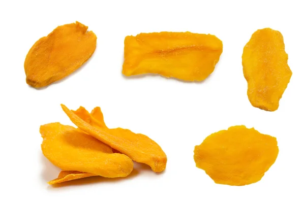 Beyaz Arka Planda Izole Edilmiş Kuru Lezzetli Mango Dilimleri Üst — Stok fotoğraf