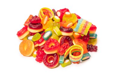 Renkli sakızlı şekerler. Üst Manzara. Jöleli çörekler. Jelibon. Beyaz bir arkaplanda izole edilmiş. 