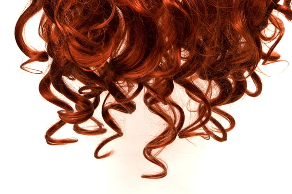 红色的头发被白色的背景隔开了 卷曲红头发 — 图库照片