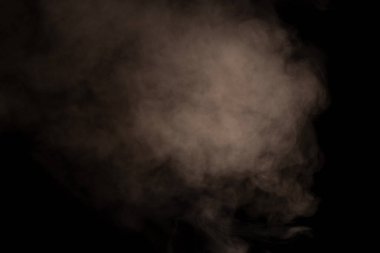 Siyah arka planda beyaz buhar. Boşluğu kopyala.