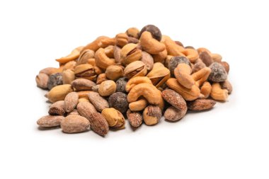 Lezzetli tuzlu fındık karışımı. Bir grup badem, fıstık, ceviz, macadamia, kaju..