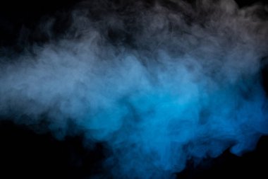 Siyah arka planda mavi ve sarı buhar. Boşluğu kopyala.