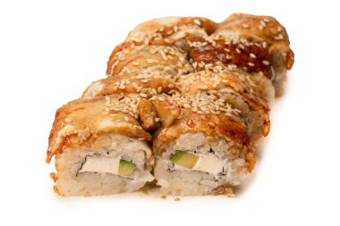 Krem peynirli suşi ve beyaz arka planda izole edilmiş yılan balığı.. 