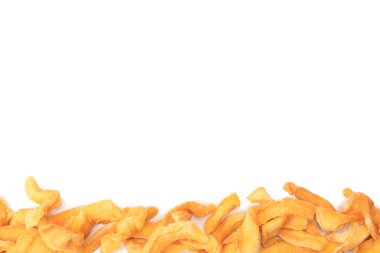 Beyaz arka planda izole edilmiş kurutulmuş kavun dilimleri. Kurutulmuş meyve. 